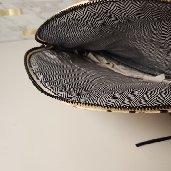 Western Fringe Vegan Cowhide Crossbody - Picture 3 of 6